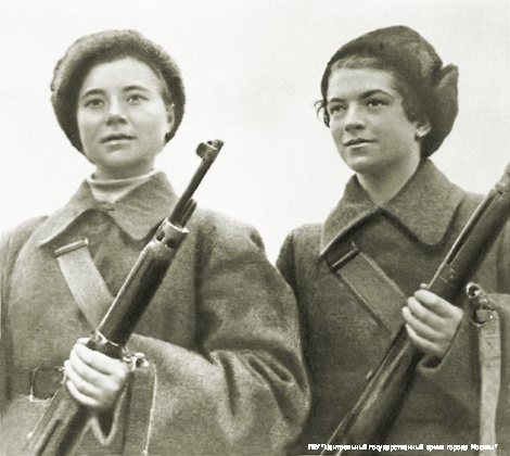 Н.В. Ковшова и М.С. Поливанова. Под Москвой. Ноябрь 1941 г. Главархив Москвы